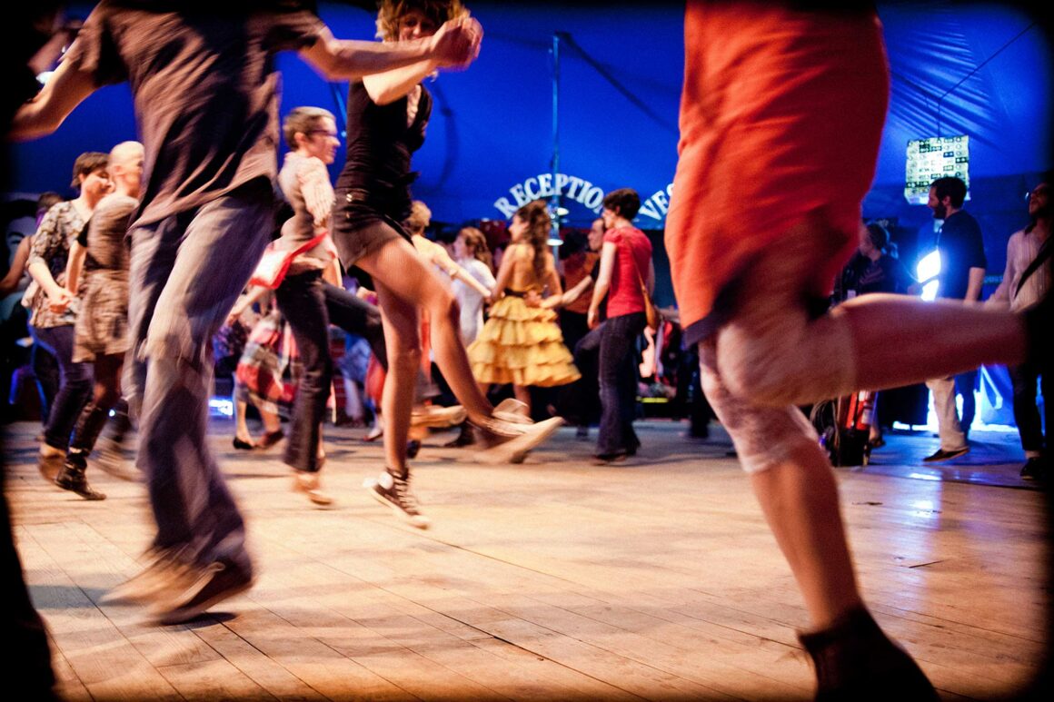 Le Bal où l’on écoute la musique avec ses pieds