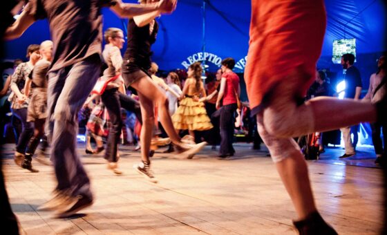 Le Bal où l’on écoute la musique avec ses pieds